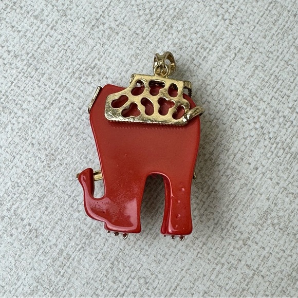 Red Lucite Gold Tone Elephant Pendant with Rhinestones - Picture 3 of 4